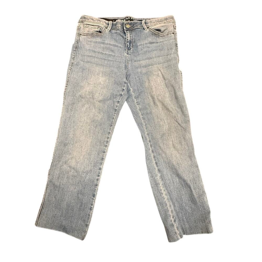 American Star Women's Size 14 Light Wash Cropped Straight Leg Raw Fray Hem Jeans